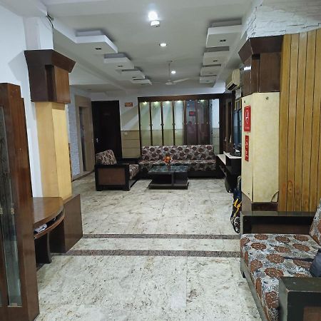Hotel Tjs Grand Delhi  Eksteriør billede