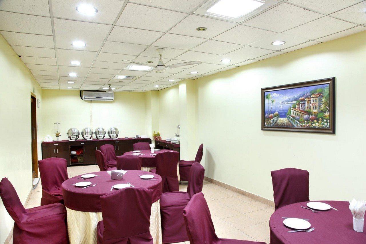 Hotel Tjs Grand Delhi  Eksteriør billede