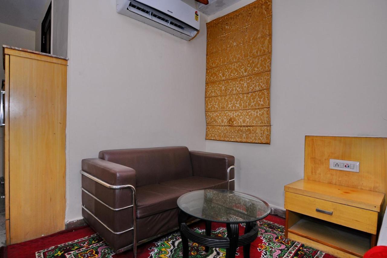 Hotel Tjs Grand Delhi  Eksteriør billede