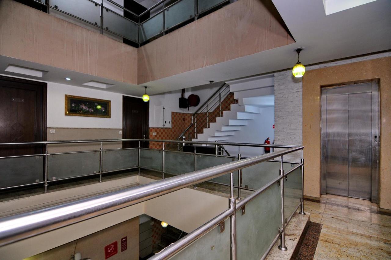 Hotel Tjs Grand Delhi  Eksteriør billede