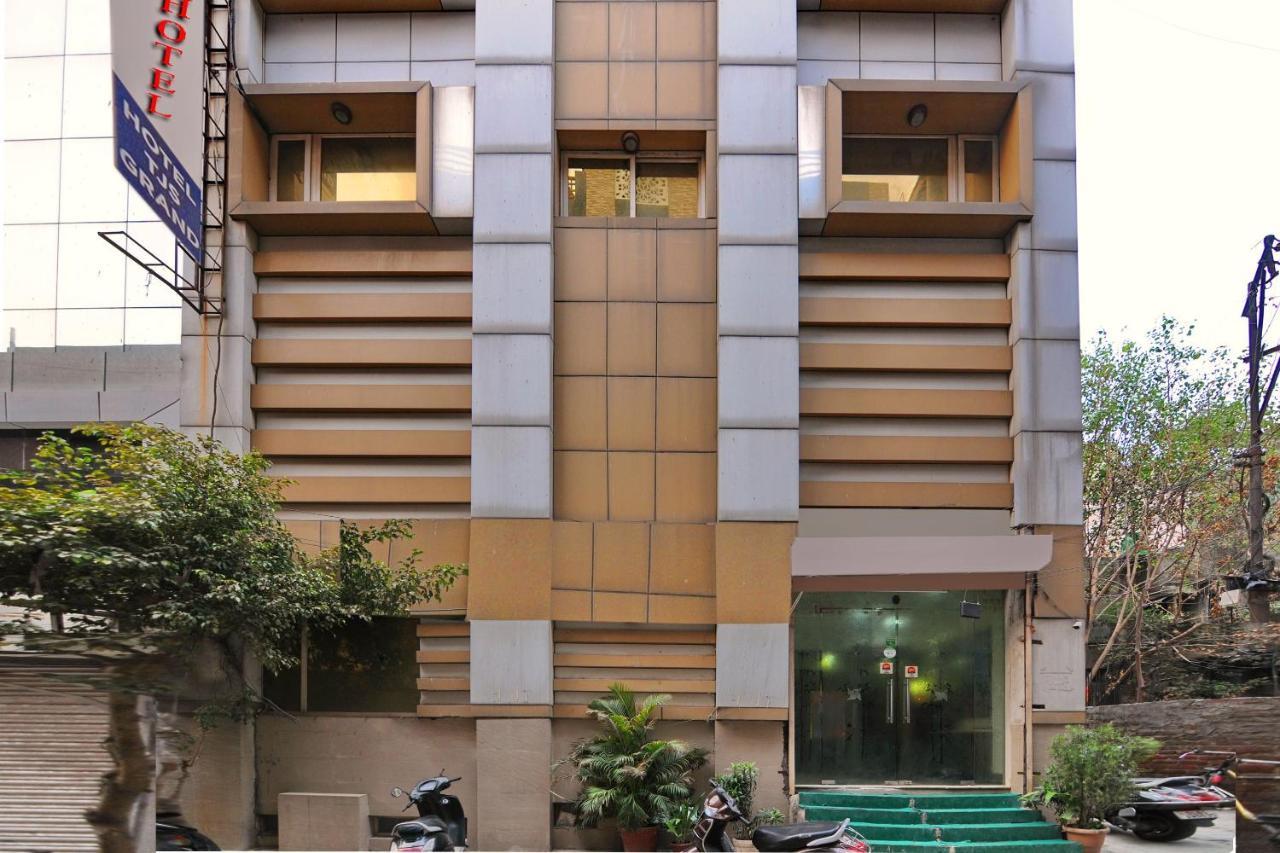 Hotel Tjs Grand Delhi  Eksteriør billede