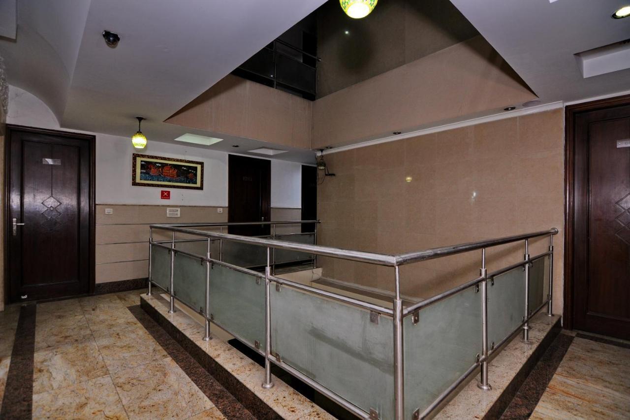 Hotel Tjs Grand Delhi  Eksteriør billede