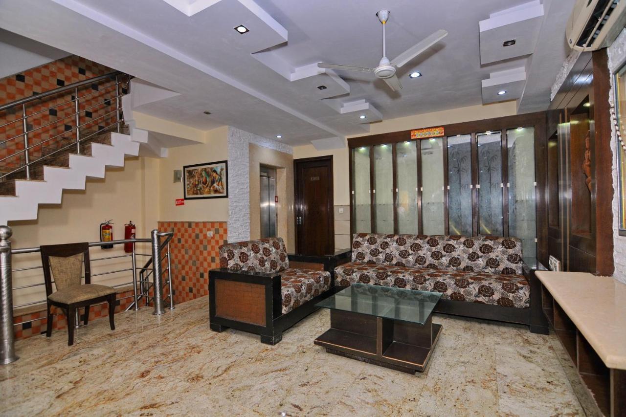 Hotel Tjs Grand Delhi  Eksteriør billede