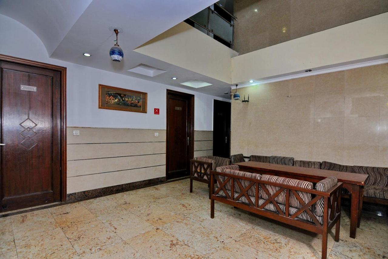 Hotel Tjs Grand Delhi  Eksteriør billede