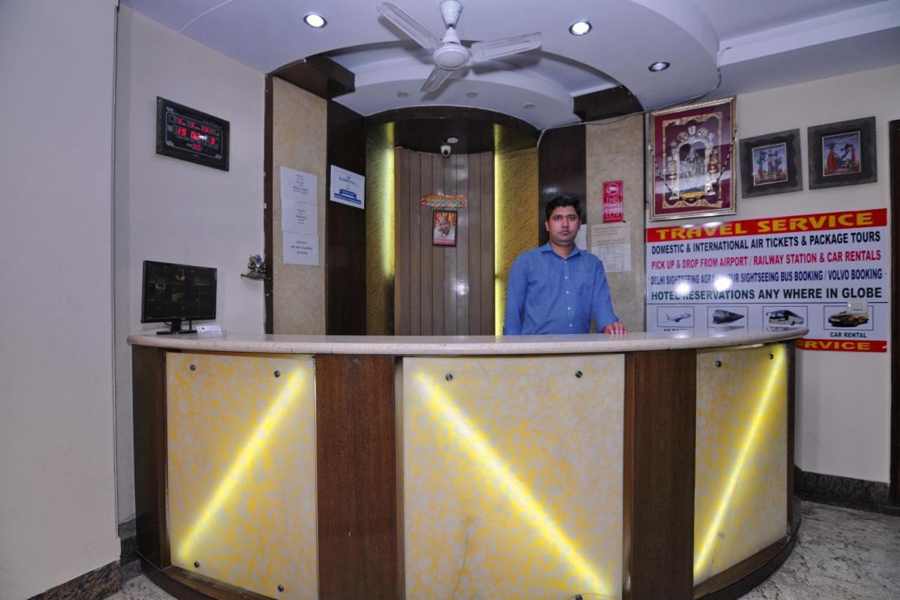 Hotel Tjs Grand Delhi  Eksteriør billede