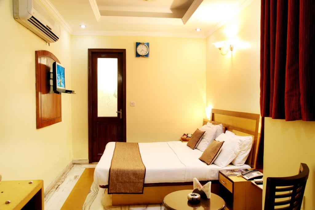 Hotel Tjs Grand Delhi  Værelse billede