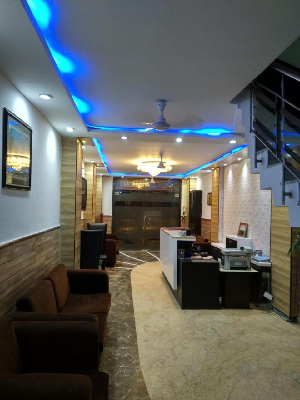 Hotel Tjs Grand Delhi  Eksteriør billede