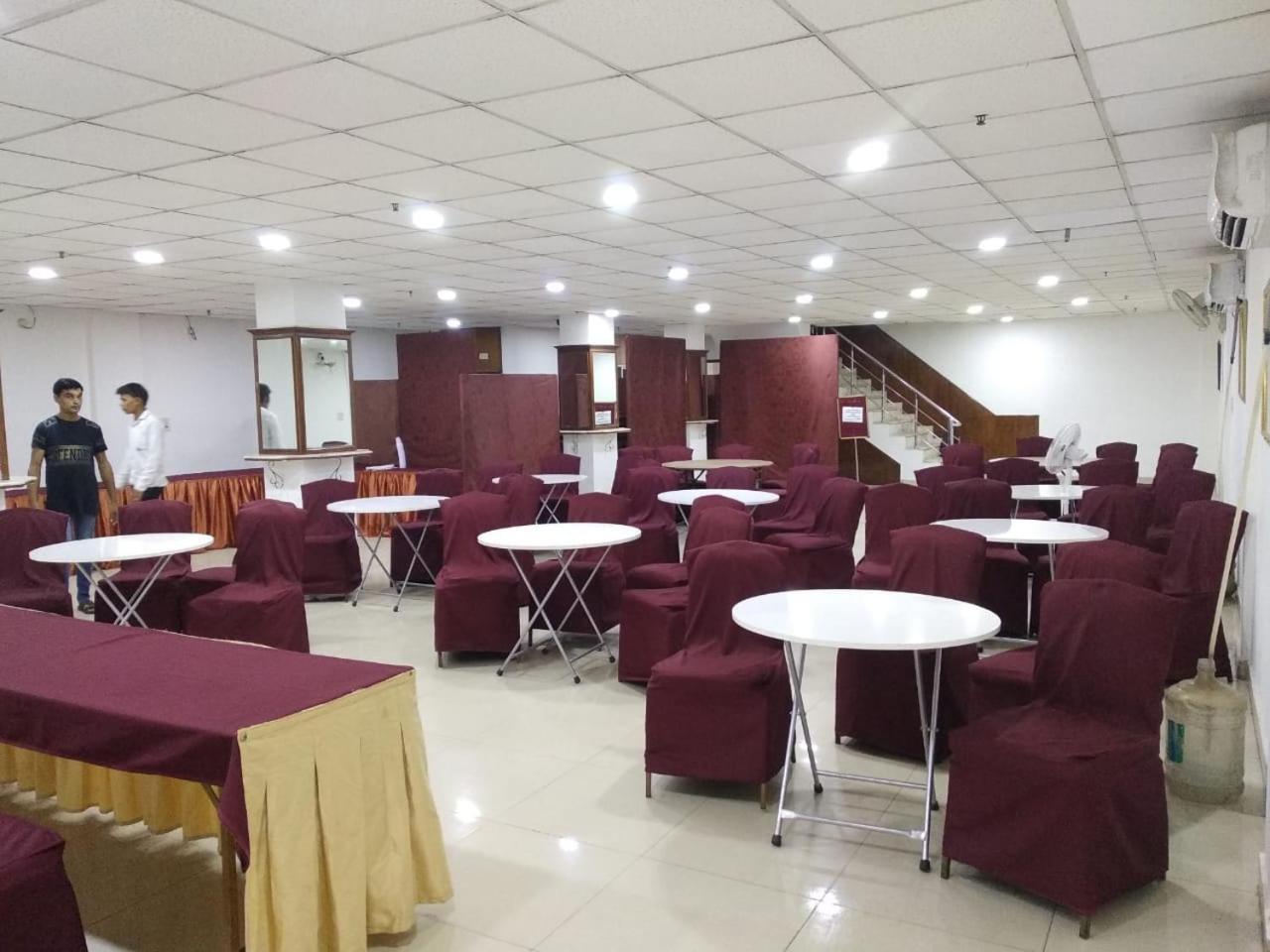 Hotel Tjs Grand Delhi  Eksteriør billede